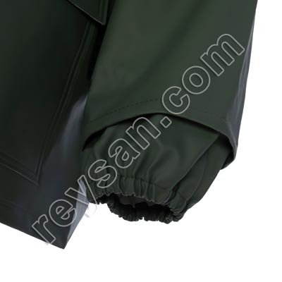 CHAQUETA IMPERMEABLE EN324. 