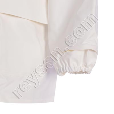 CHAQUETA IMPERMEABLE EN324. 