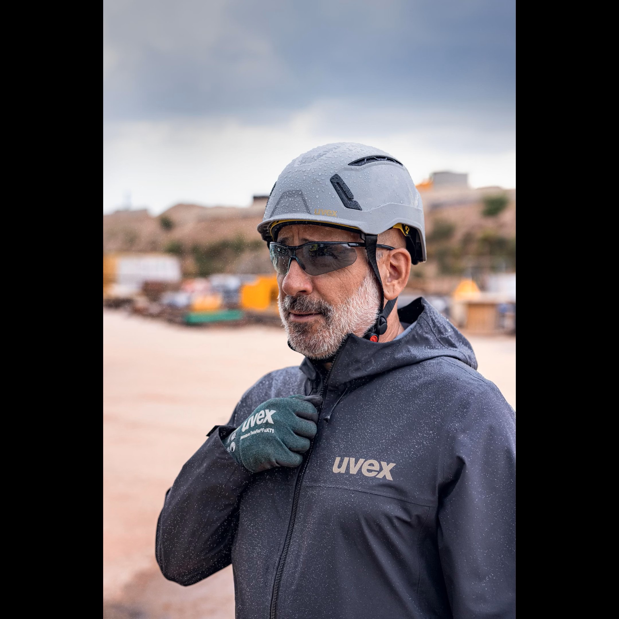 SOFTSHELL UVEX CORPOTATE 26 TRICAPA GRAFITO